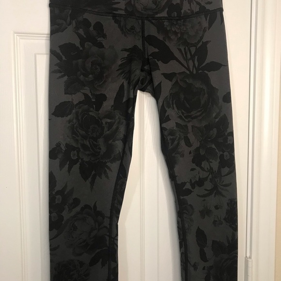 Lululemon Wunder Under Crop Pant in Brisk Bloom - Picture 3 of 6